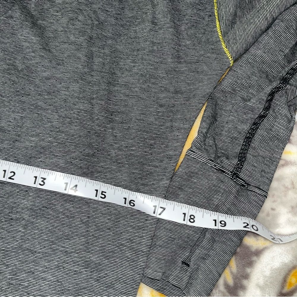Lululemon long sleeve shirt size 8 - Picture 5 of 7